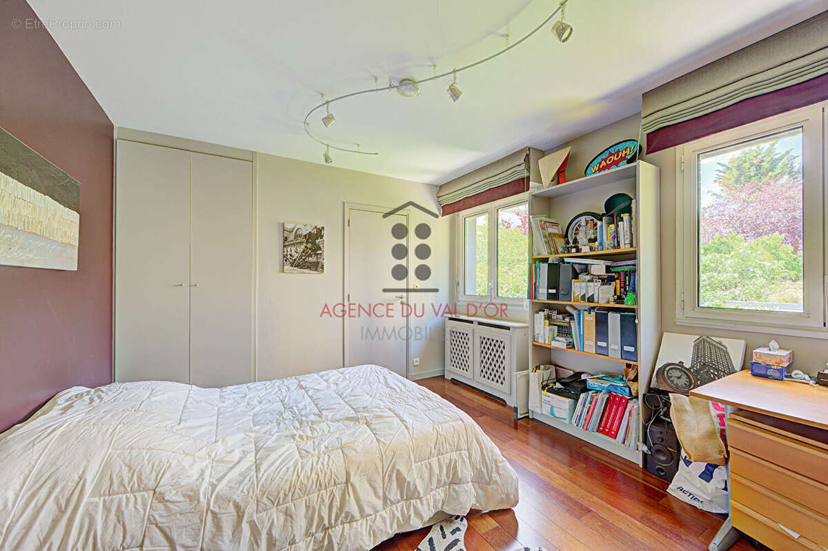 Maison Suresnes / 7 pièces 195 m2 (260 m2 au sol) / Liberté - Bon état avec Jardin intimiste - photo 12