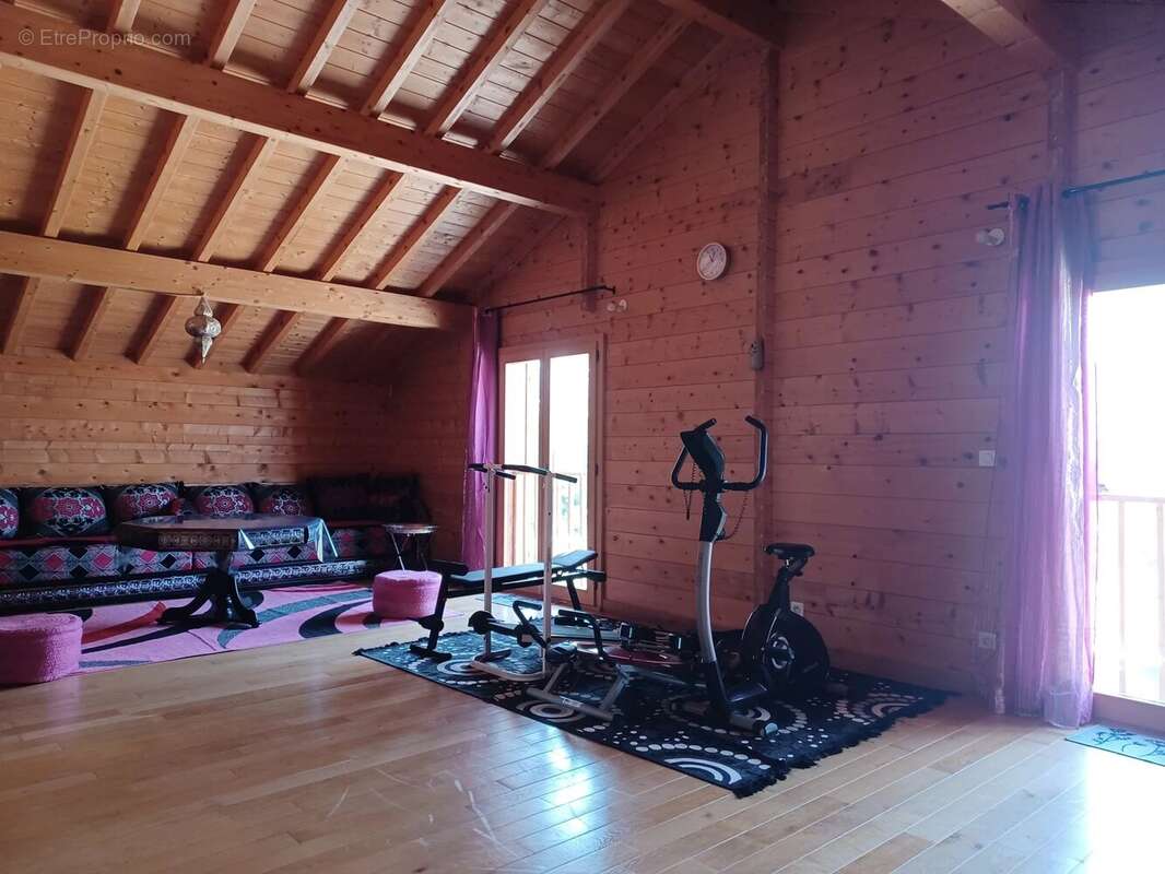 PREMANON : Chalet avec 2 logements et grand garge - photo 9