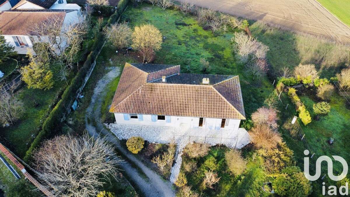 Photo 4 - Maison à ROULLET-SAINT-ESTEPHE