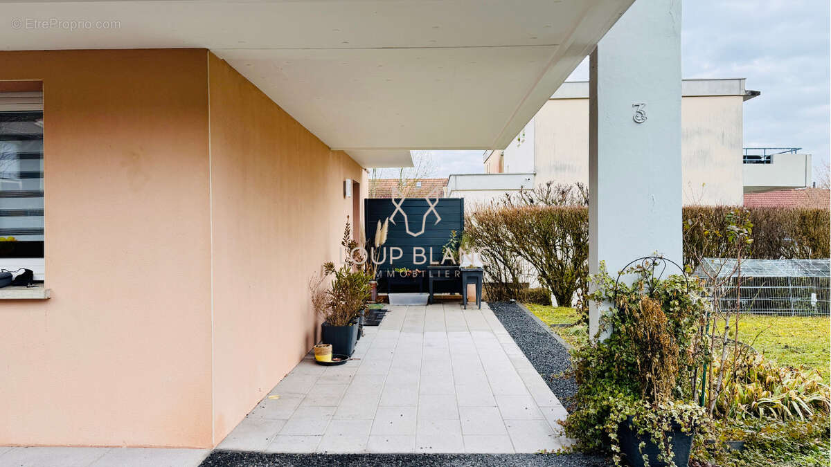 Maison mitoyenne de 100 m2 avec terrasse, balcon, garage et parkings   Mandeure - photo 2