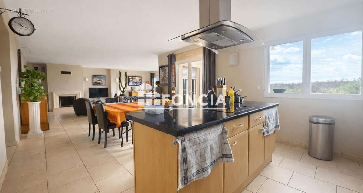 Maison à EQUEMAUVILLE