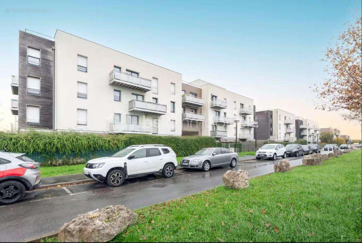 Appartement à BUSSY-SAINT-GEORGES