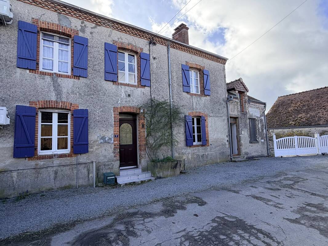 Maison à SAINT-LEGER-MAGNAZEIX