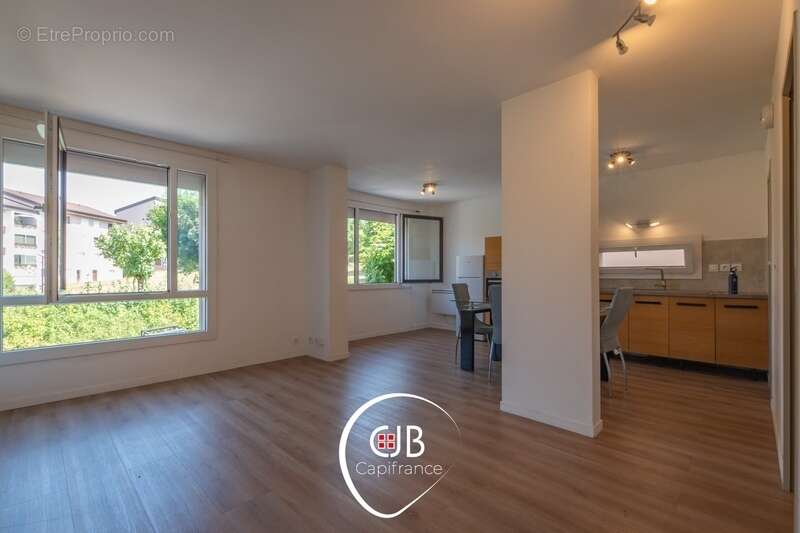 Appartement à vendre 2 pièces CRAN GEVRIER (74) - photo 3