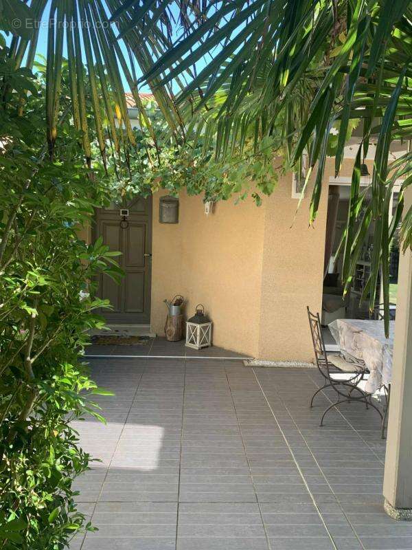 Maison à VEAUCHETTE