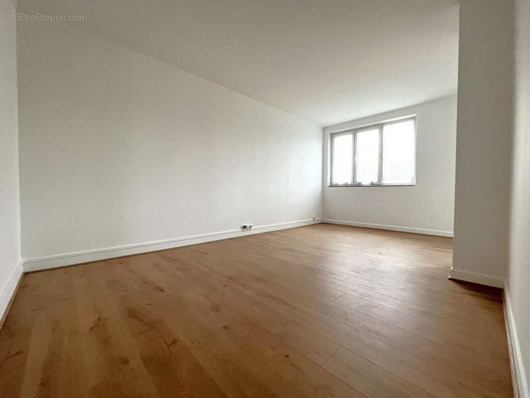 Séjour Ouest - Appartement à BAGNOLET