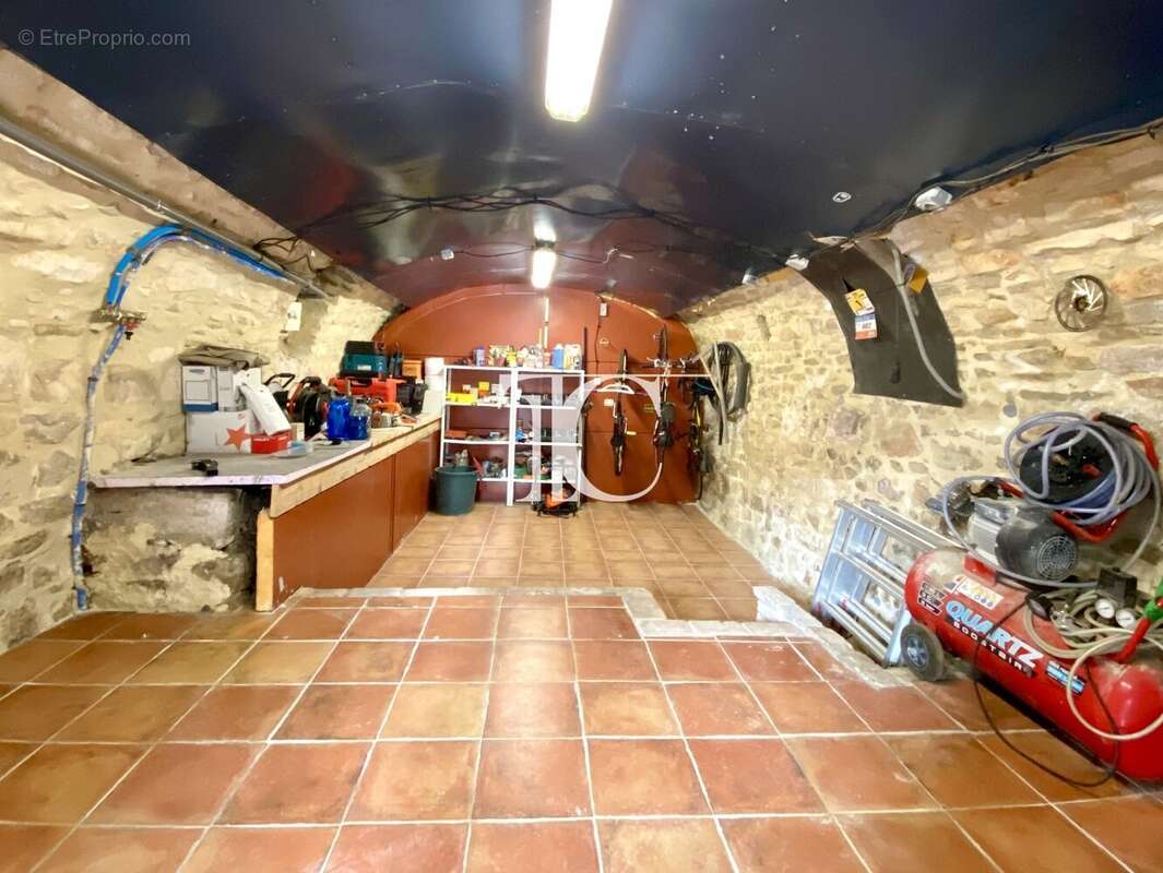 Sud barjac, maison de village de caractere, 178m2, 3 chambres, piscine, jardin 960m2 - photo 13
