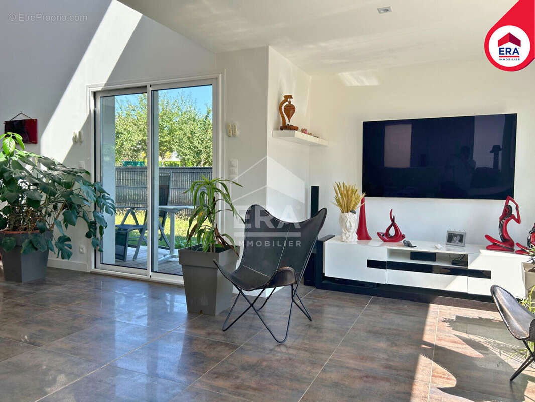 Maison à MONTGERMONT