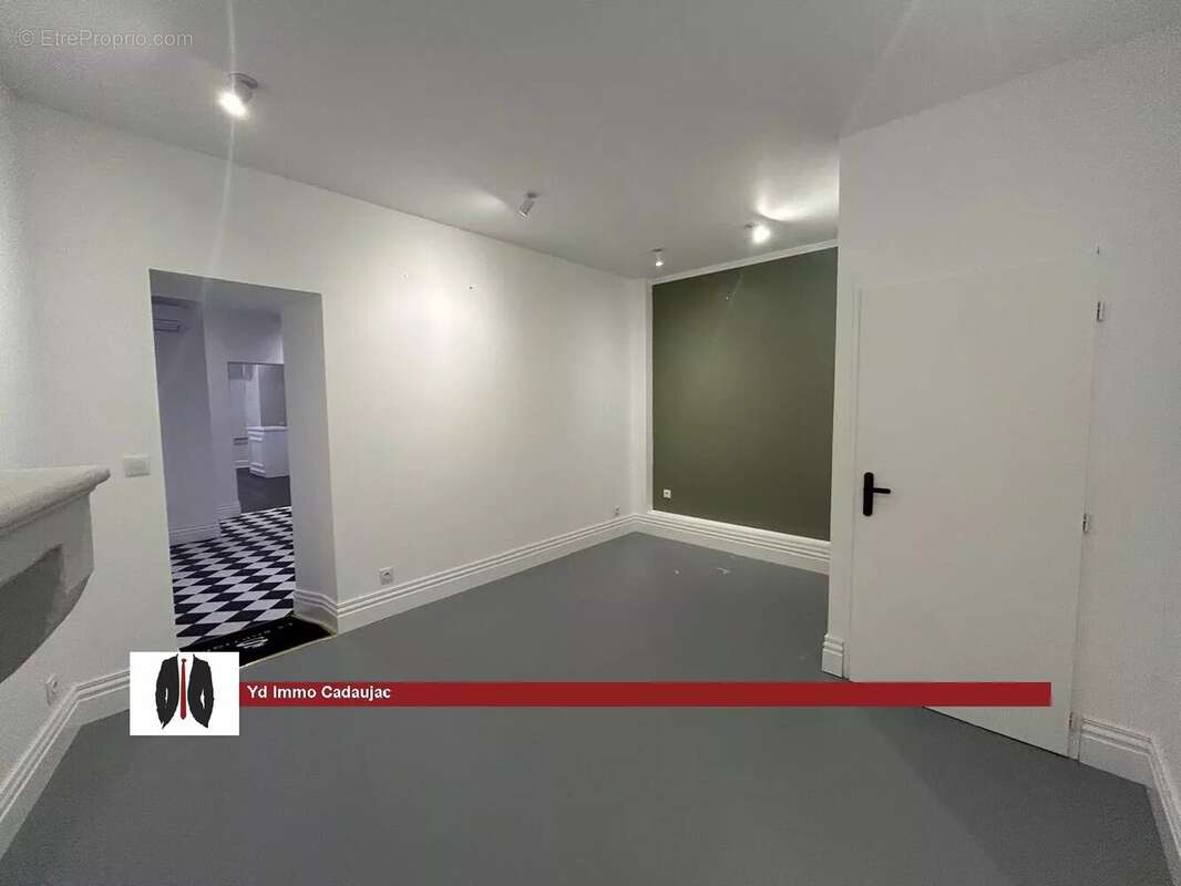 Centre la Brède local commercial avec logement et garage - photo 5