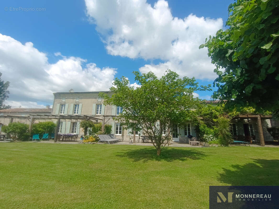 Maison à MORTAGNE-SUR-GIRONDE