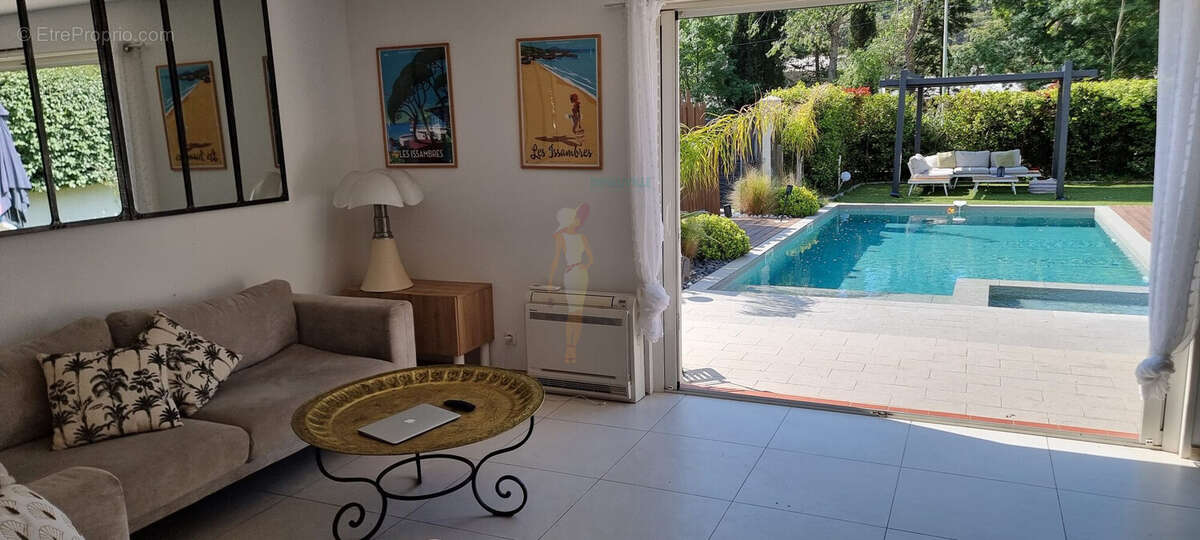 Maison à LES ISSAMBRES