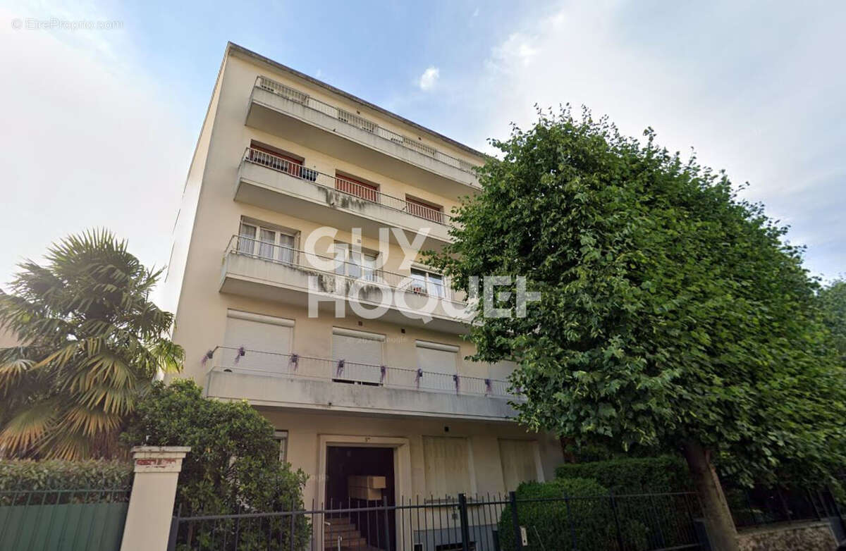 Appartement à LES PAVILLONS-SOUS-BOIS