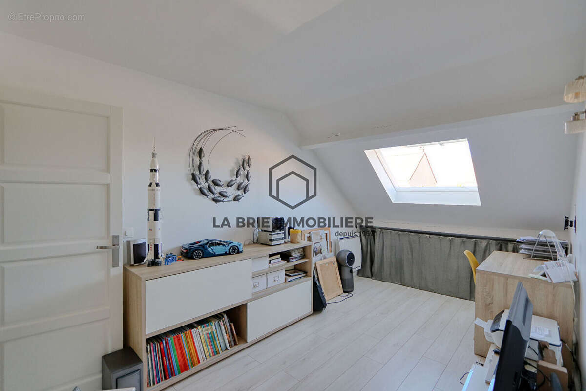 Maison à MANDRES-LES-ROSES