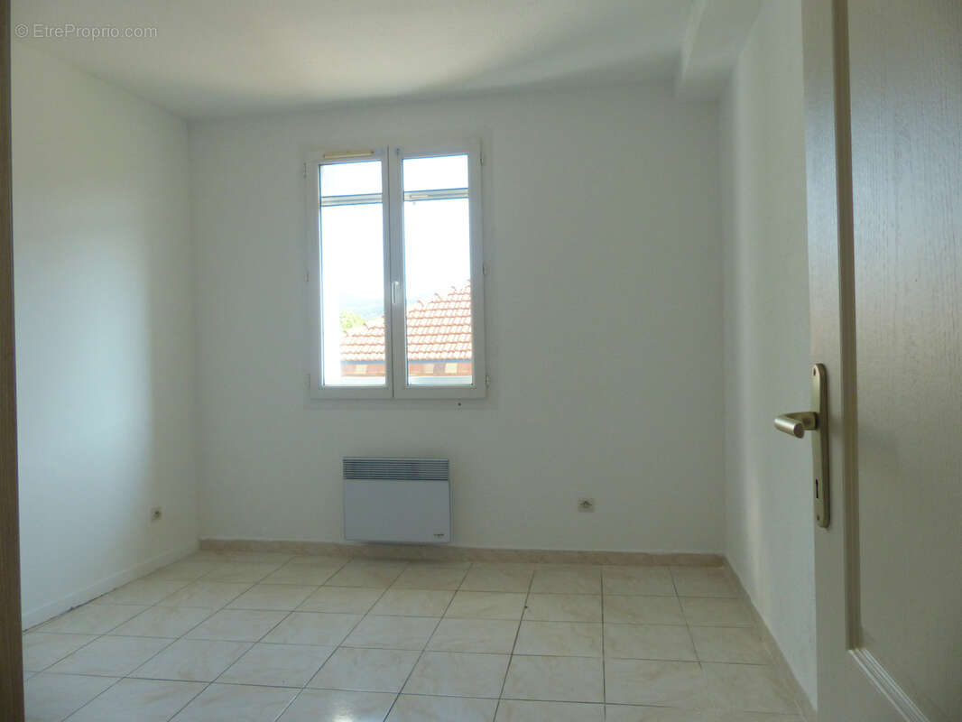 Appartement à LAMALOU-LES-BAINS