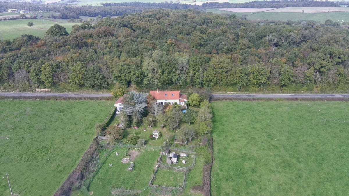 Maison à SAVIGNY-POIL-FOL