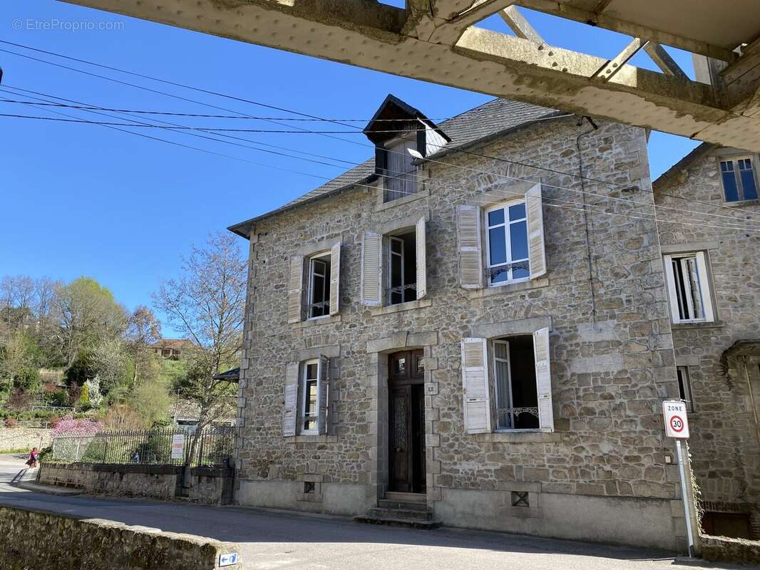 Maison à EYMOUTIERS