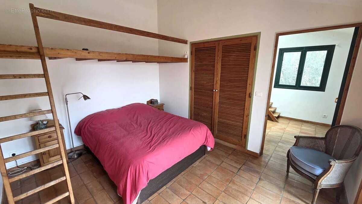 Villa avec piscine vue collines - Terrain 3000m² - photo 11