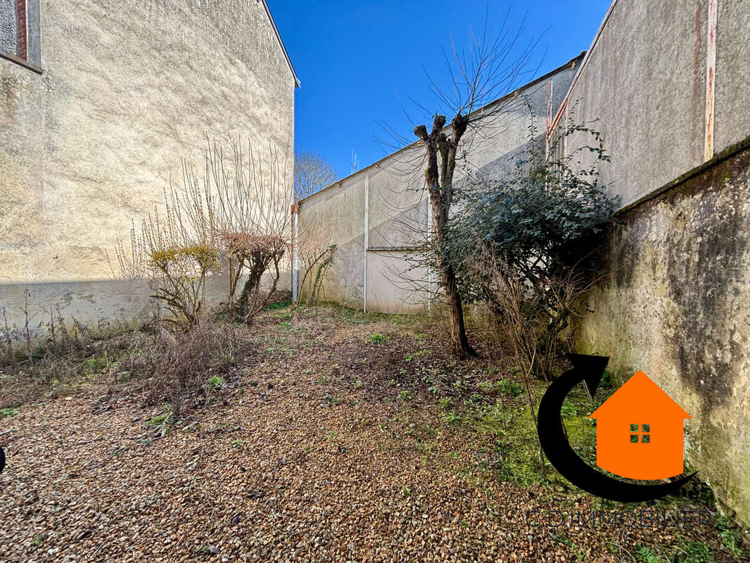 Centre ville de la loupe - photo 13