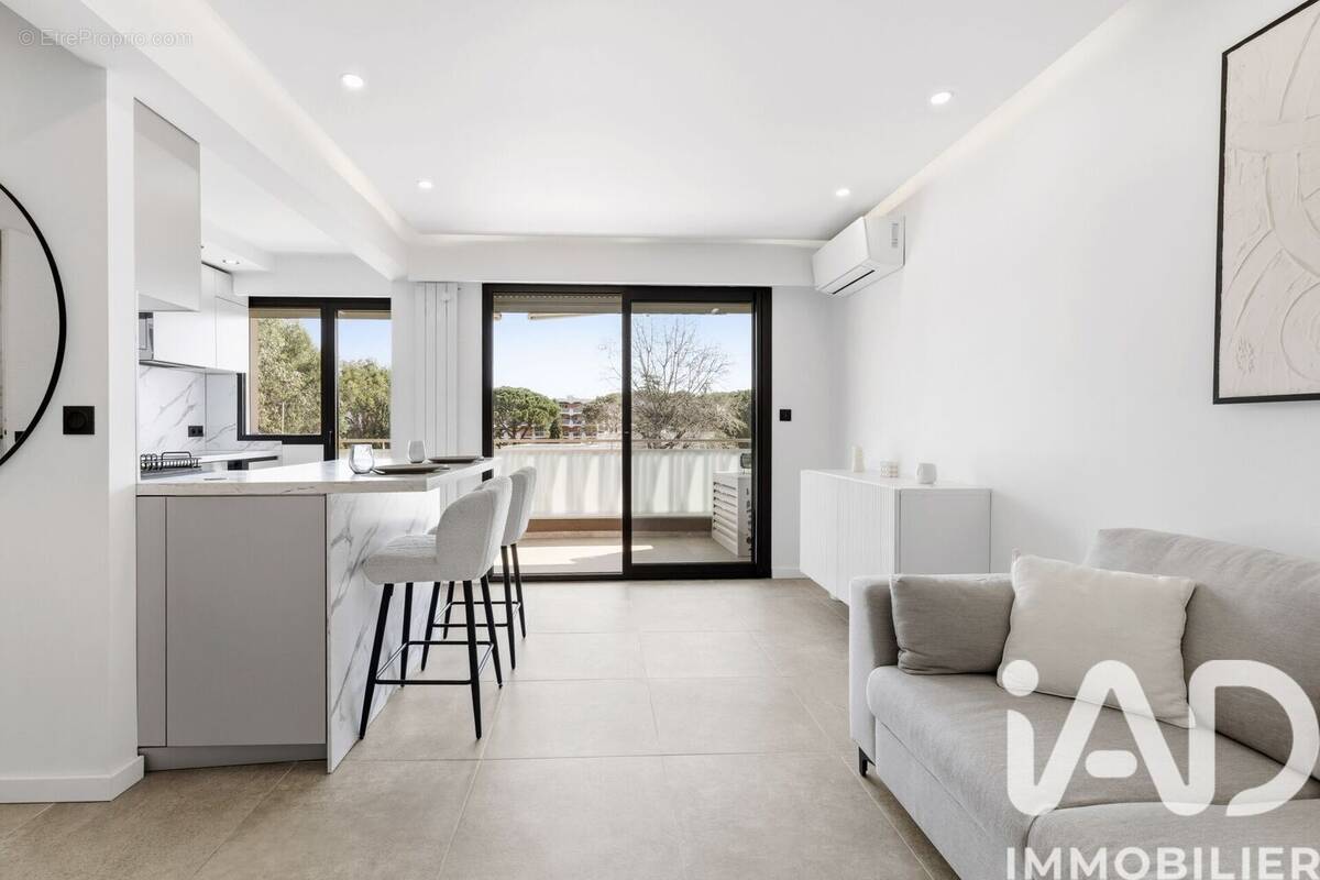 Photo 1 - Appartement à MANDELIEU-LA-NAPOULE