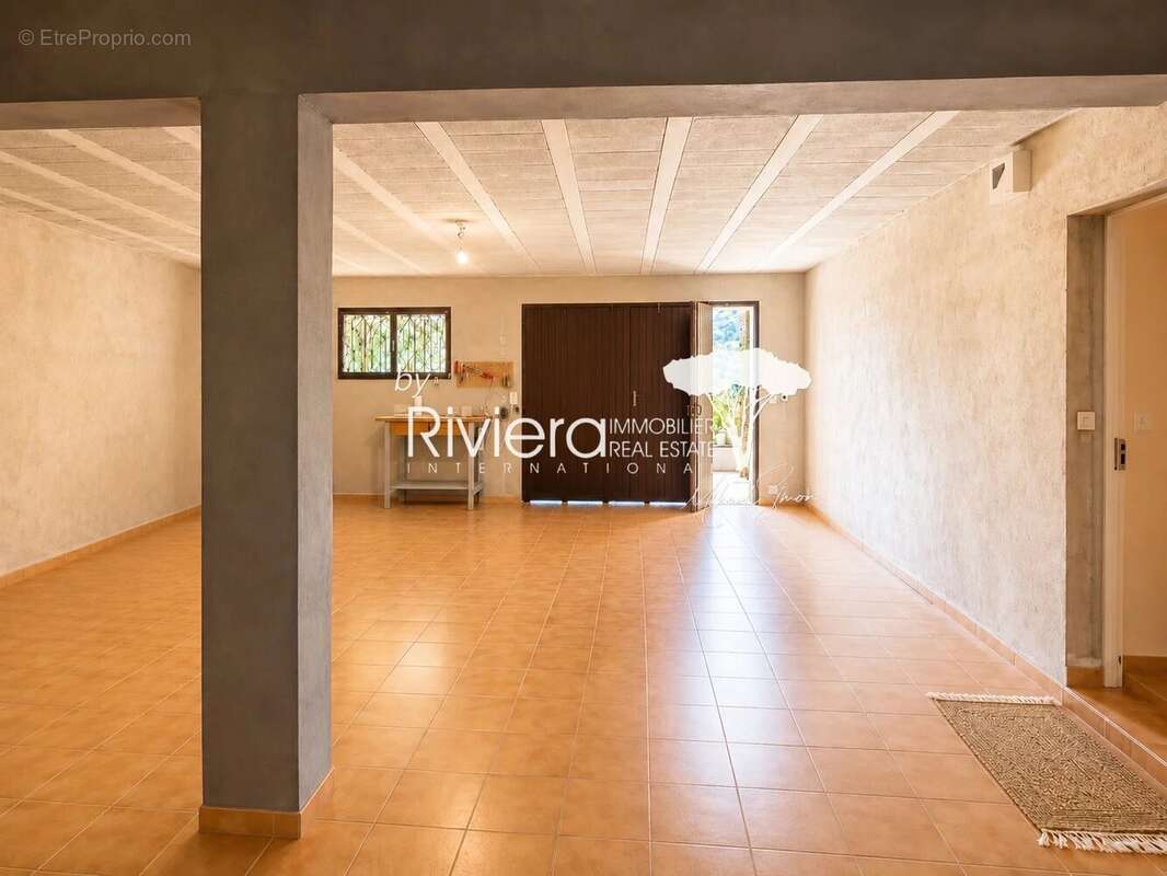 CAVALAIRE - Villa Vue Mer - 6 chambres - Double Garage. - photo 15