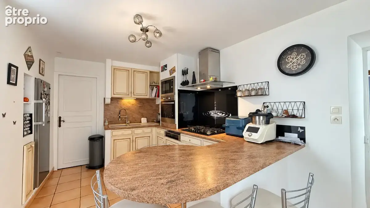 Maison mitoyenne de 136 m2 avec cellier, dépendance et terrain - photo 17