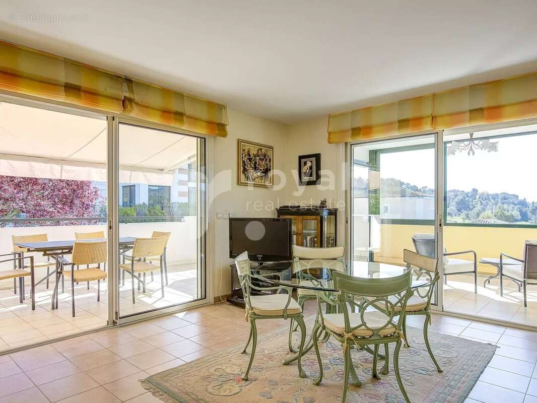 Appartement à MOUGINS