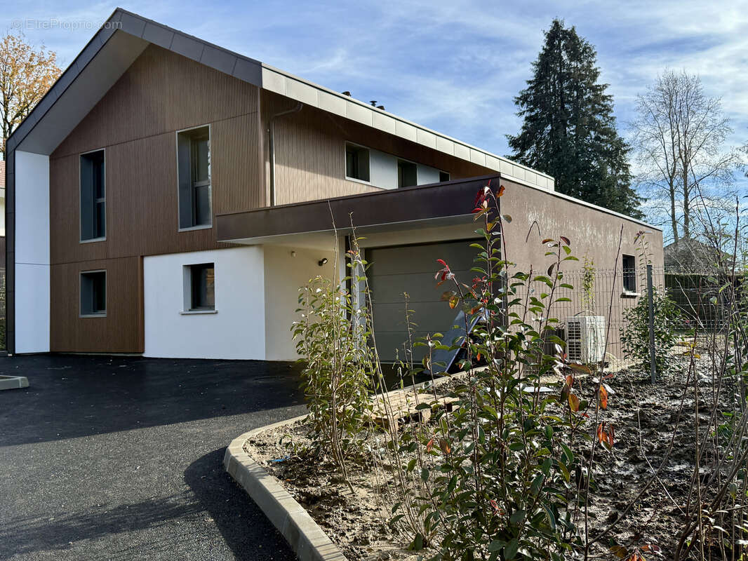 Maison à CRUSEILLES