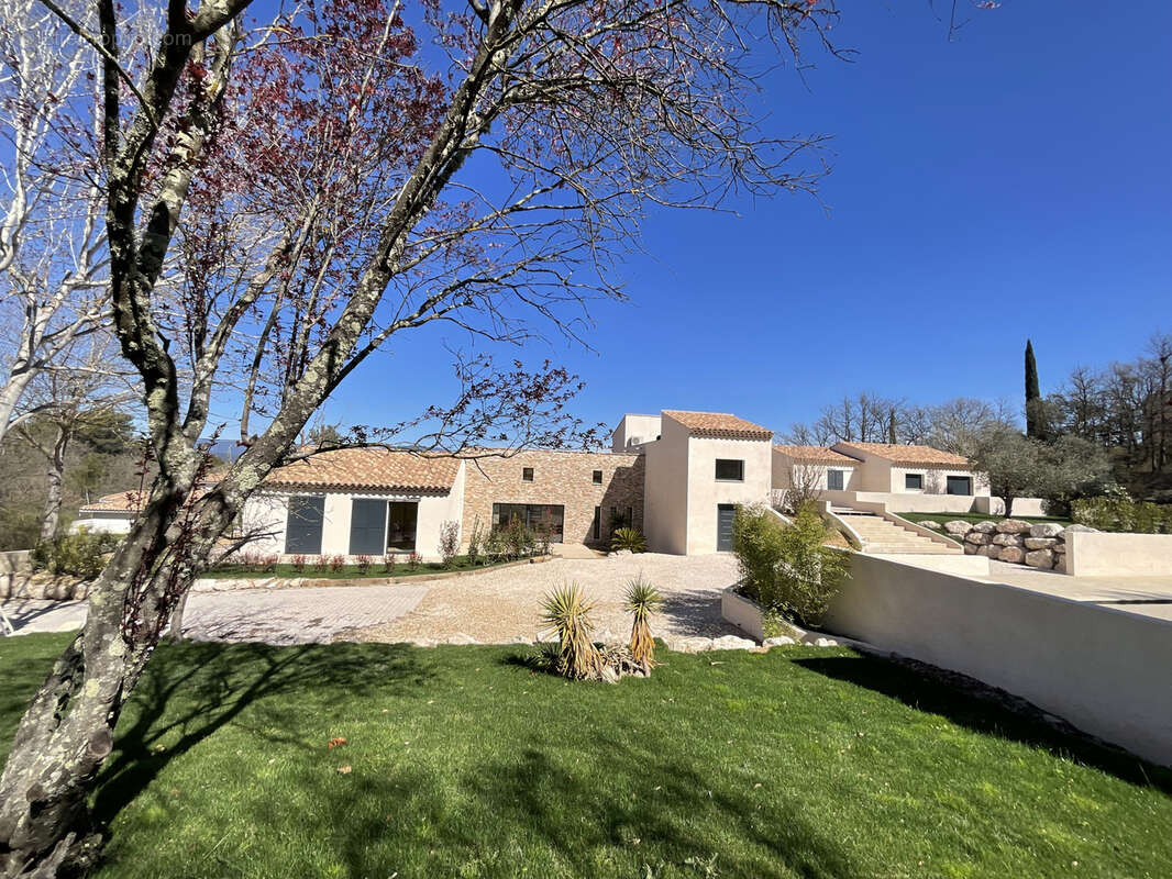 Maison à LE PUY-SAINTE-REPARADE
