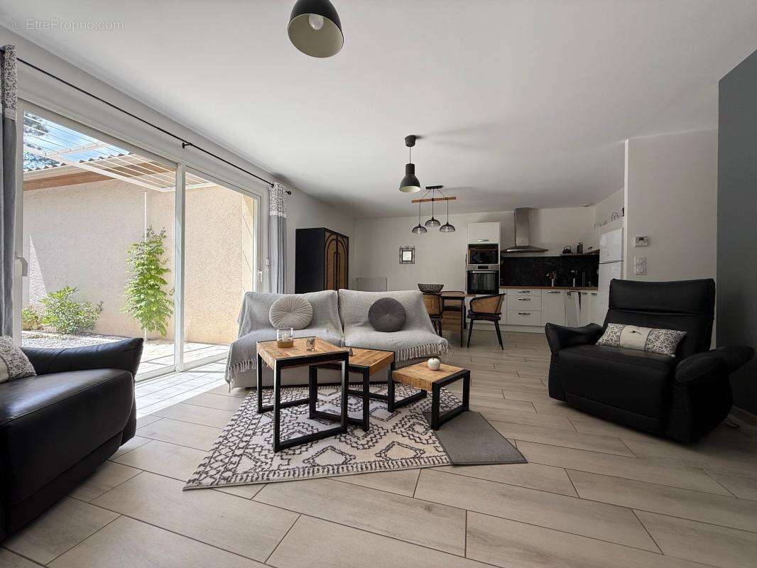 Maison à LABLACHERE