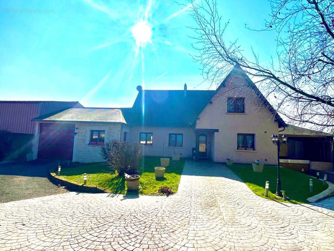 Maison à MAREST-DAMPCOURT