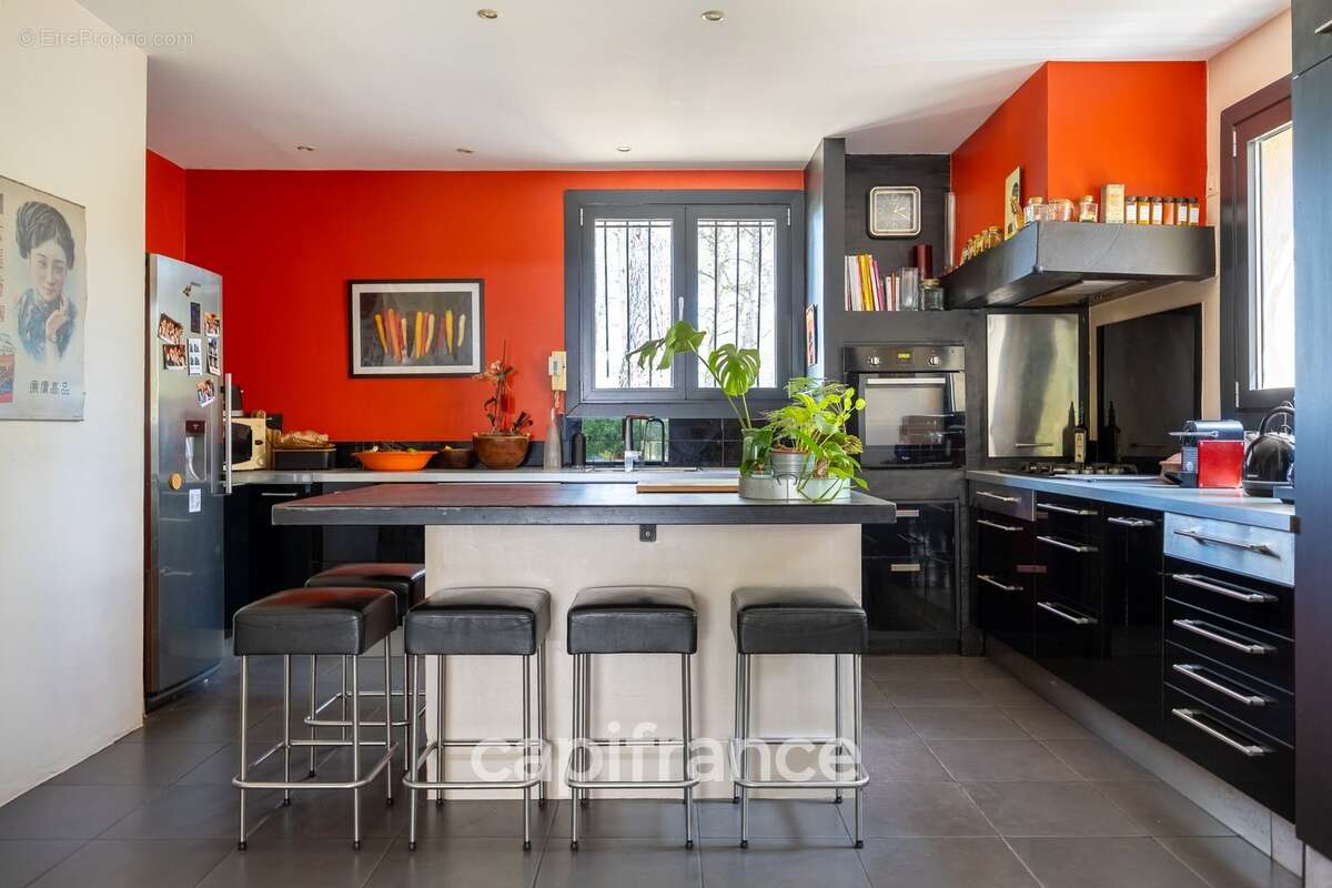 Maison à vendre 7 pièces avec T2 indépendant à Fuveau avec jardin - photo 6