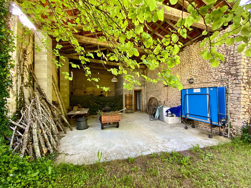 Longère atypique 6 pièces , piscine  et dépendances - photo 18