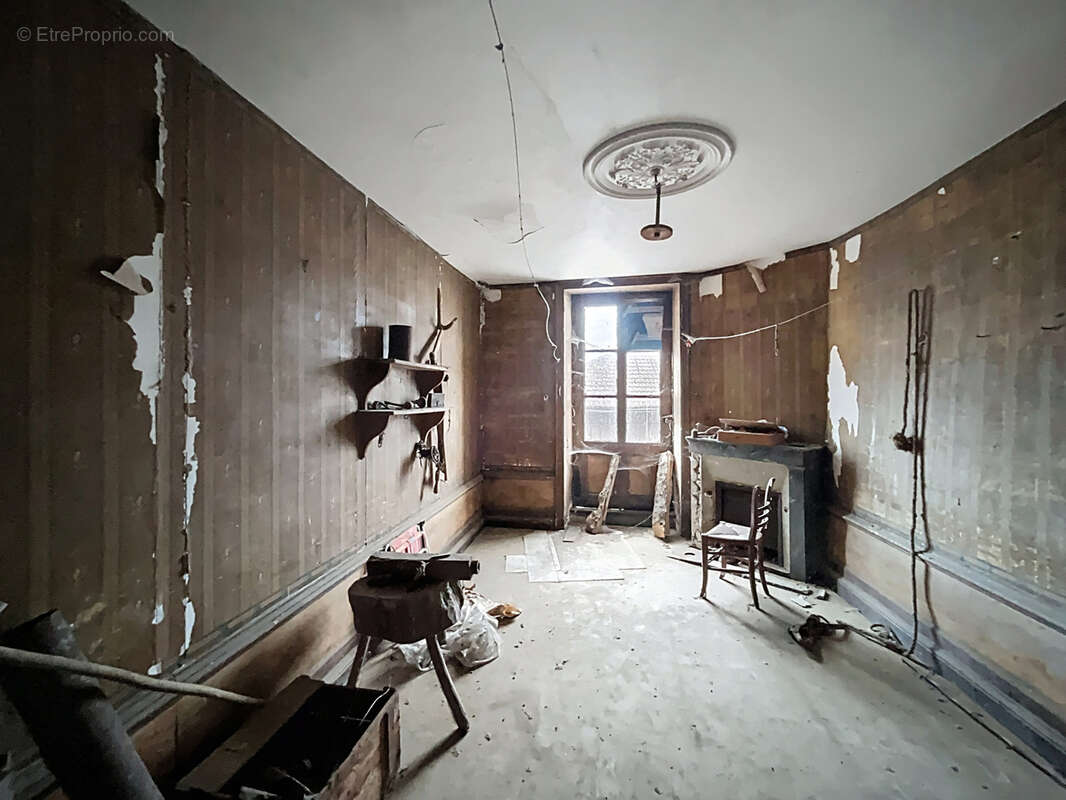 Maison à MONTAIGUT-LE-BLANC