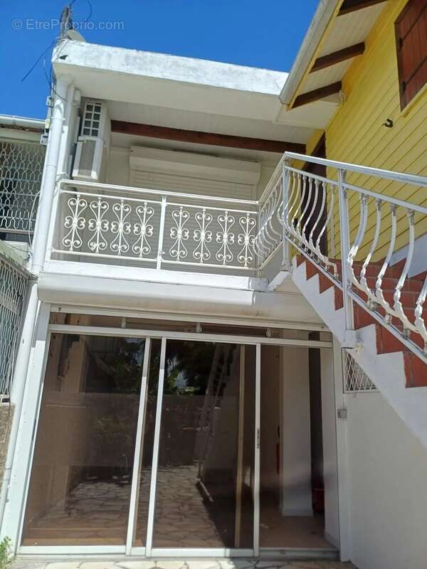 Maison à LES ABYMES