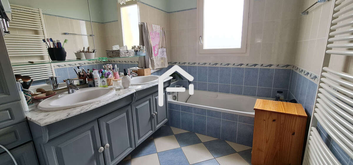 Maison à ARNAC-POMPADOUR