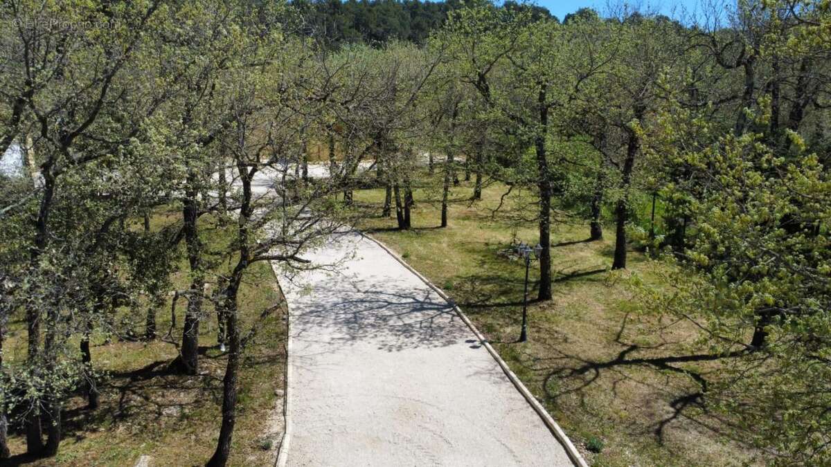 Maison à MEOUNES-LES-MONTRIEUX