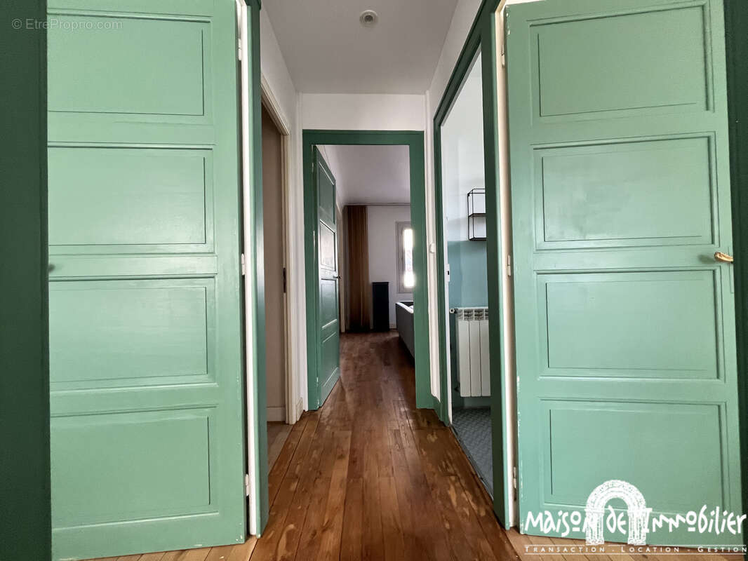 A vendre à COGNAC Centre-ville - Maison de ville rénovée - 4 pièces - 99m2 - Cour et garage - photo 5