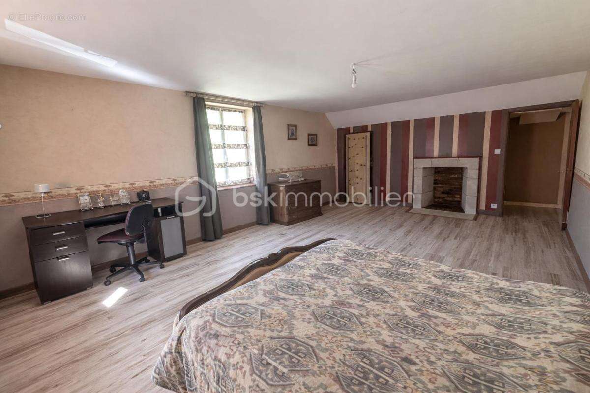  Propriété d’exception aux portes de Sonzay – Charme, volumes et potentiel unique  - photo 14