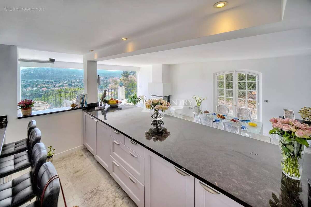 Maison à MANDELIEU-LA-NAPOULE