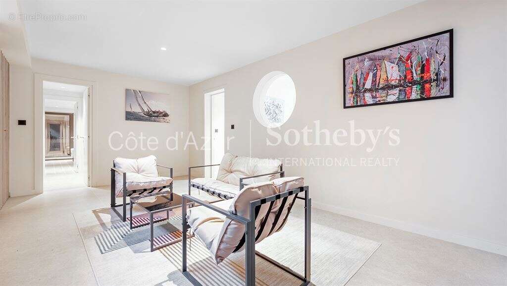 Villa contemporaine d'exception à vendre à Sainte-Maxime: 440 m², 5 chambres, proche plage et centre - photo 14