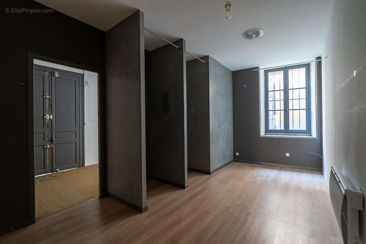 CARCASSONNE - PROCHE GAMBETTA  Superbe immeuble rénové avec cour (7 appart. 2 com.) sans copropriété - photo 18