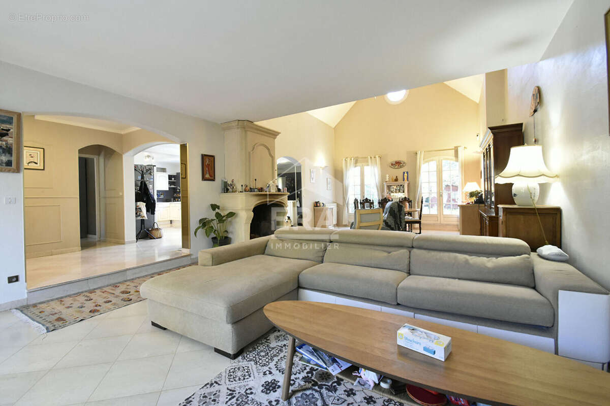 Maison à NEAUPHLE-LE-CHATEAU