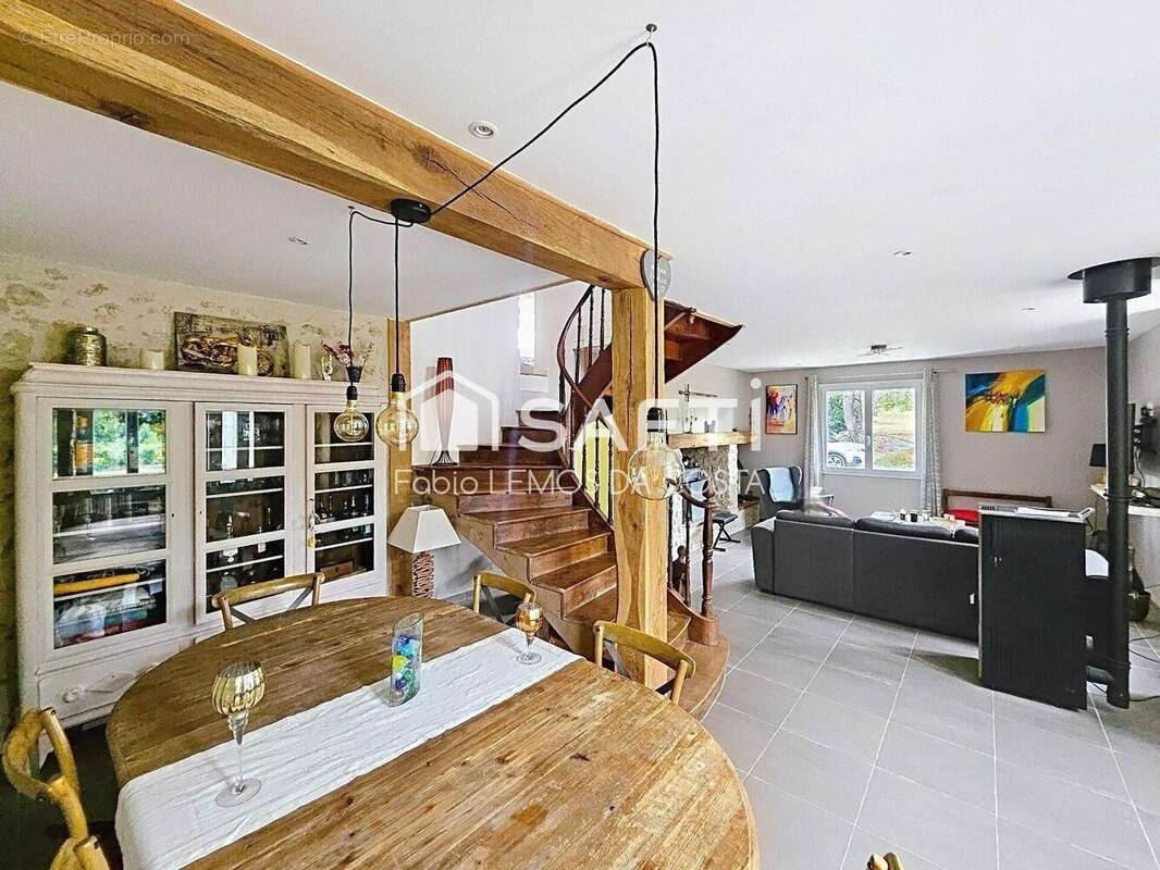 Photo 2 - Maison à COURRENSAN