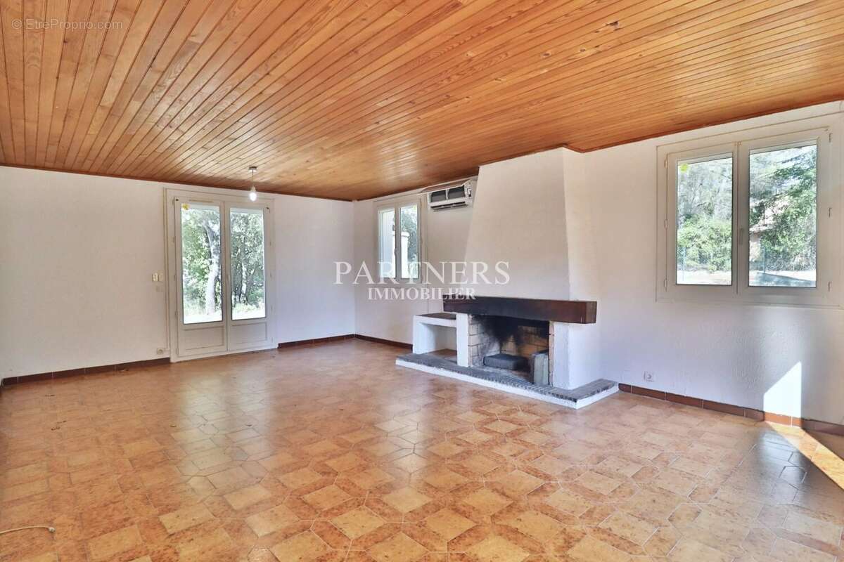 Maison à POURRIERES