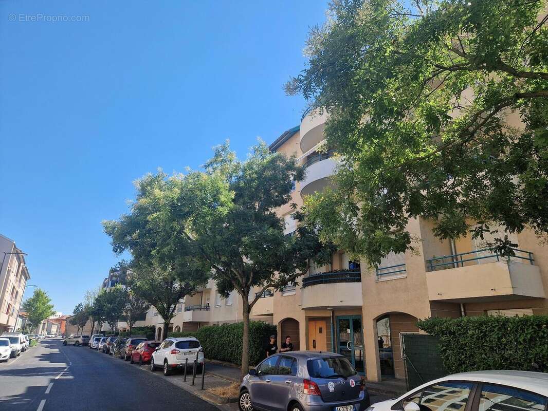 Appartement 84 m² à Decines-Charpieu  - photo 2