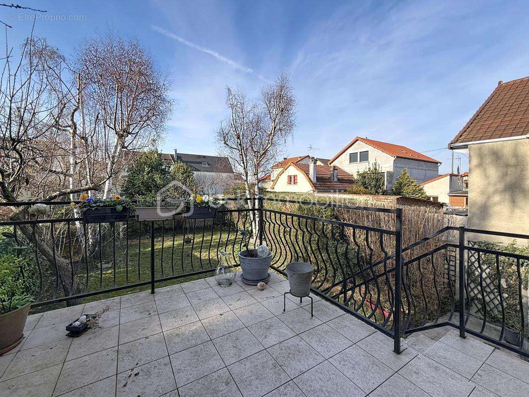 Maison familiale 11 pièces – Terrasse & jardin Ouest – 7 chambres + bureau – Garage - photo 18