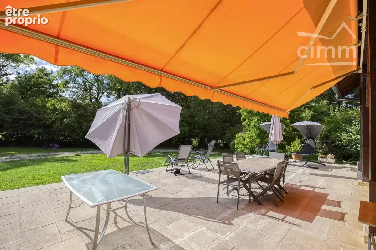 Propriété de charme 420m2 sur 1.6 ha de terrain dans un cadre champêtre sans voisinage - photo 5