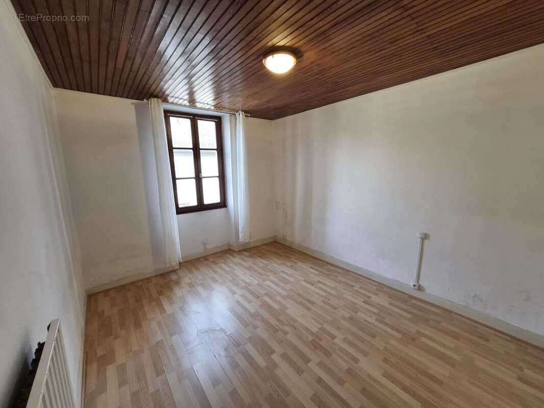 Appartement à CHAMPAGNE-EN-VALROMEY