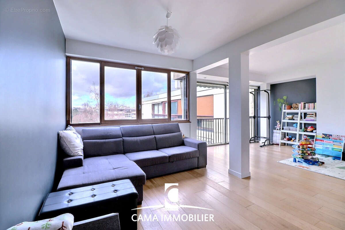 Appartement à FONTENAY-LE-FLEURY