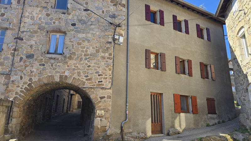 Maison à SAINT-MARTIN-DE-VALAMAS